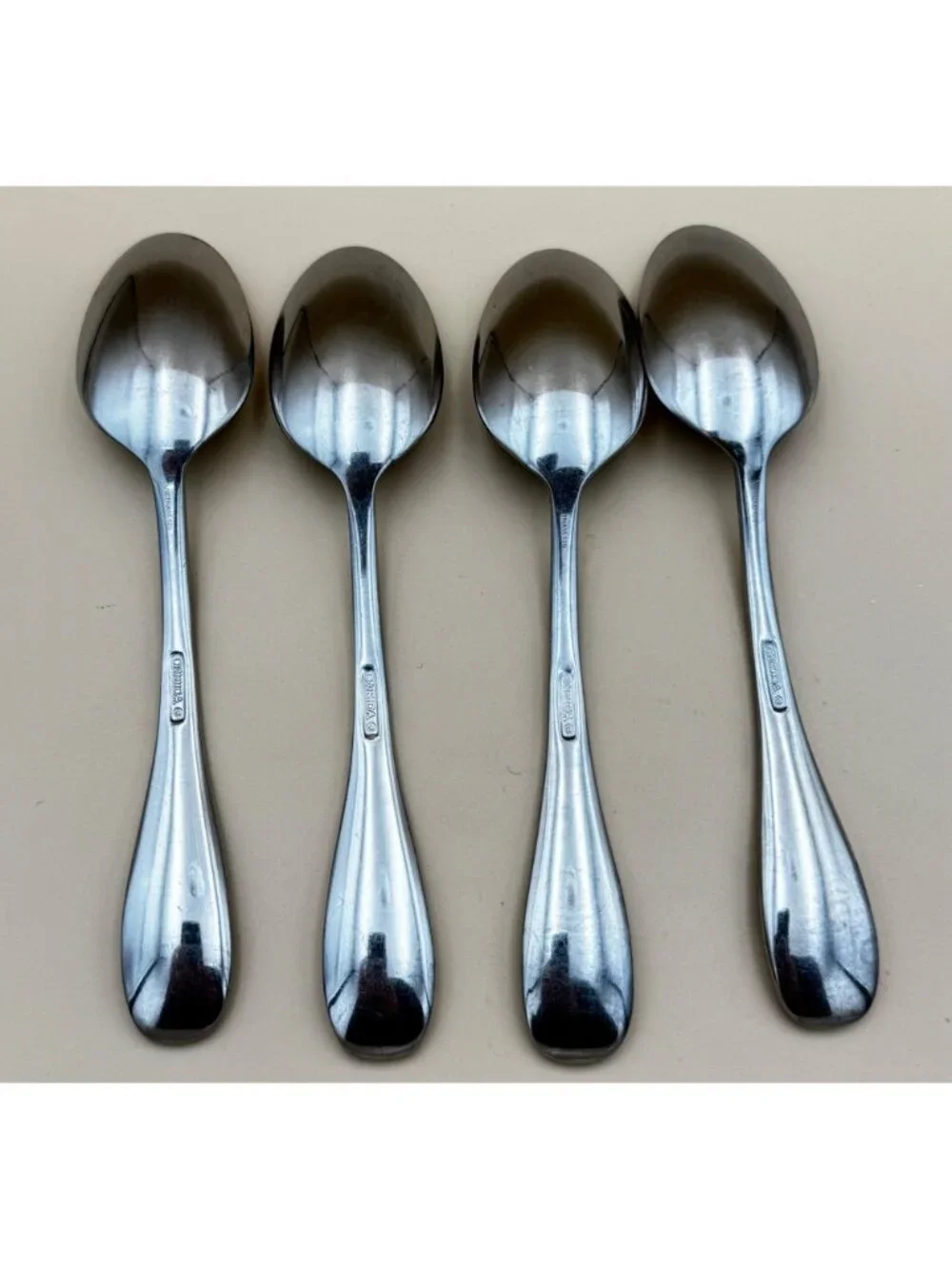 4 Oneida VOSS 18/0 Stainless Flatware Glossy Place Soup Spoons Table Spoons